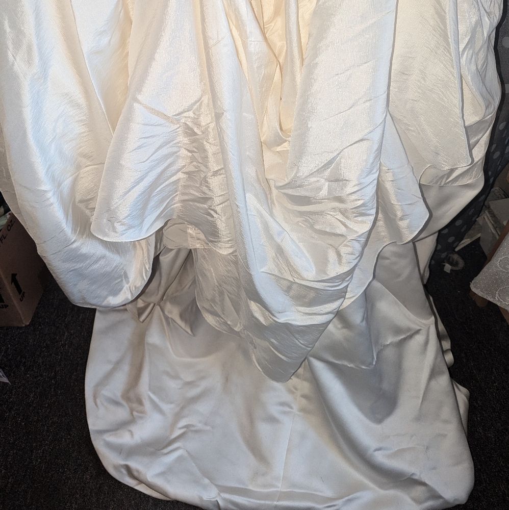 The DIAMOND COLLECTION Strapless Sequin Wedding Dress 12P - Picture 12 of 17